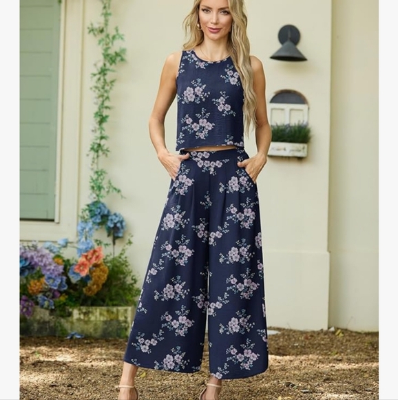 Floral Navy 2 Piece Crop Top/wide Leg Capri Outfit NEW - Picture 3 of 16